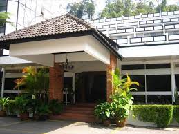 Fraser's hill can be found in the central region of peninsular malaysia in the state of pahang. Shahzan Inn Fraser 39 S Hill Fraser Hill Booking Deals Photos Reviews