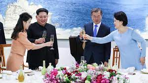 Tranquilos, los doctores están bien. Kim Jong Un S Wife Reappears After 1 Year Absence From Public Eye Details Here