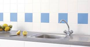 Muchas veces nos resulta muy complicado limpiar azulejos pues el polvo, la grasa y la demás suciedad propia de la cocina, hacen que la limpieza cómo limpio los azulejos. Como Limpiar Los Azulejos De Cocina Con Facilidad Mercaceramica