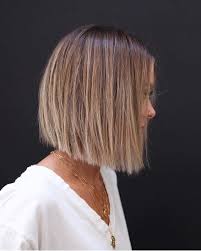 Стильная и красивая стрижка каре для женщин, о которой мы поговорим в статье, наверняка окажется в модном тренде 2021 года, как на короткие, средние, так и в некоторых случаях на длинные волосы. Modnye Strizhki Na Zimu 2020 2021 Top 5 Trendovyh Variantov Foto