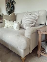 Hampshire Traditional Love Seat