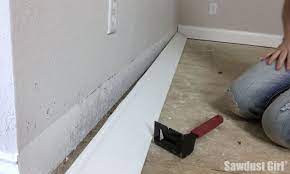 remove baseboard with the trim puller