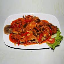 La cuisine indonésienne regroupe les plats habituellement consommés dans l'archipel indonésien. Gurame Saus Padang Fdc Market