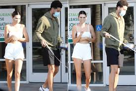 Kendall jenner and nba star devin booker have shared their first photograph together on valentine's day. Kendall Jenner Adds More Fuel To The Devin Booker Dating Rumors