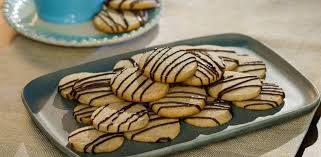 Beat in the flour and then stir in the pecans by hand. Trisha Yearwood Cookie Recipes Venita S Chocolate Chip Cookies The Last Chocolate Chip Cookie Recipe You Will Ever Need A Kreative Whim Trisha Yearwood Adds 1 Small 2 25 Ounce Can
