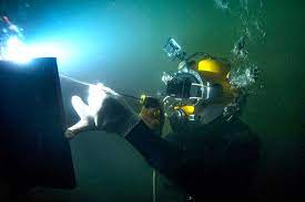 The commercial diving academy, for instance, runs a twenty week course and has specialist training in underwater welding. How To Become An Underwater Welder Earning 300 000