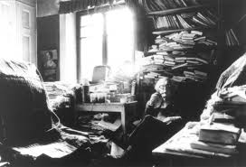 Resultado de imagen para Jean Piaget en su oficina en 1979