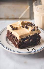 Chocolate Peanut Butter Crunch Cake gambar png