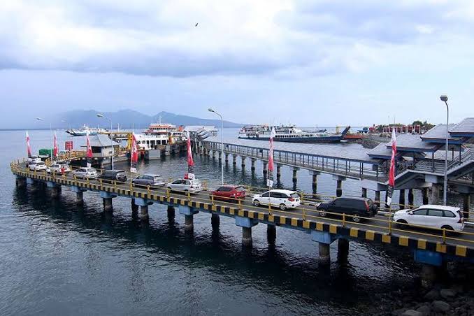 Pelabuhan Padang Bai Bali rute Lombok Lombok Bali