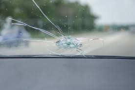 車のガラスにイタズラされた！とるべき対処方法と防犯策 | ダックス glassStyle(グラススタイル) 公式サイト