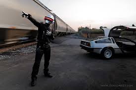 Daft punk aren't anonymous like banksy (who has good legal reasons to remain anonymous) — they are simply two guys who don't want to be celebrities. Fans Lose Their Heads In Pursuit Of Daft Punk Helmets Wsj