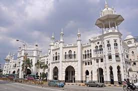 கோலாலம்பூர் தொடருந்து நிலையம் (ta) gară din malaezia (ro); Art Nouveau Kuala Lumpur Railway Station Kuala Lumpur Malaysia Designed By A British Government Ar Train Station Train Station Architecture Railway Station
