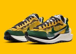La collection nike x sacaï en est le parfait exemple. Sacai Nike Vaporwaffle Yellow Green Cv1363 700 Release Date Sneakernews Com