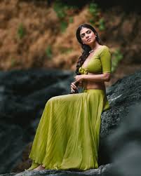 Telugu actress sai akshita navel images in saree so beautiful and amazing. Malavika Mohanan Raises Temperature In Green Ensemble See Southern Beauty S Hottest Pics Photogallery