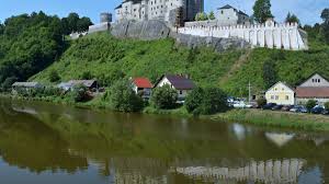It is an early gothic castle which was constructed, named and still owned by members of the same family. Cesky Sternberk Kam Se Vydat Cz