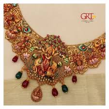 gorgeous gold necklace from grt