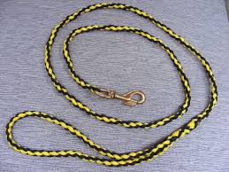 Braiding a paracord dog leash. Make A Paracord Dog Leash