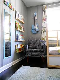 Sudut ruangan yang dibuat khusus untuk membaca bermanfaat memberikan ruang bagi si kecil lebih fokus membaca. 15 Idea Ruang Bacaan Di Tepi Tingkap Yang Menarik Untuk Anak Anak
