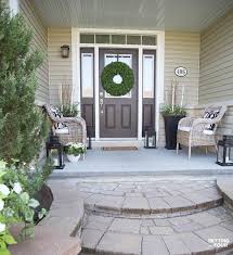 Although you can also plant flowers, the raised bed is particularly successful for growing vegetables. Summer Front Porch Decor Ideas Setting For Four