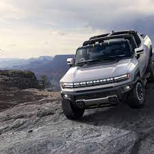 Gmc hummer ev 2021 genesis gv80 2021 ford bronco 2020 electric vehicles best car lease deals best car insurance. The Hummer Is Back As A 350 Mile Range Electric Supertruck That Can Drive Diagonally The Verge
