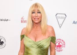 suzanne somers 74 flaunts toned legs
