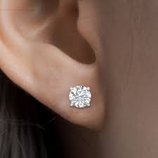 round cut diamond stud earring 2 carat