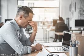 Is blurry vision from a computer/phone used irreversible? Office Workers Must Blink More When Staring At Computer Screens Or Risk Damaging Their Eyes Daily Mail Online