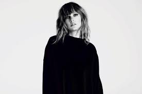Taylor Swift Spends Second Week Atop Australias Singles