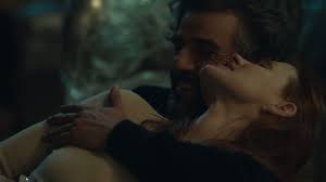snicks on X: 🚨BREAKING NUDES🚨 Oscar Isaac Peen Watch has paid off! Well,  it is obscured and very brief, but it definitely looks real🤔🧐  t.conUyWxrouF0  X