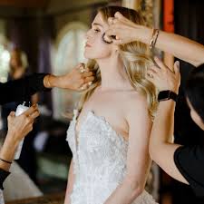 your wedding day makeup first or hair