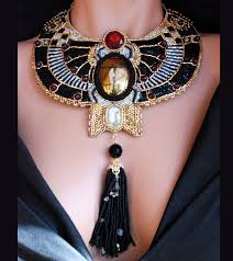 beautiful egyptian themed collar