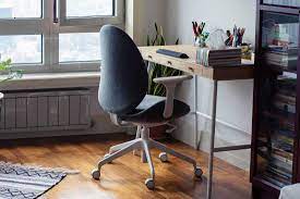 Begin by mixing a solution of one part vinegar and one part water in the spray bottle. How To Clean An Office Chair 5 Easy Steps Home Decor Bliss