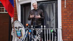 Überwachungsprotokolle aus der ecuadorianischen botschaft in london legen laut cnn eine intensive zusammenarbeit zwischen julian assange und russland nahe. Schutz Von Whistleblower Assange Kostet Ecuador Millionen