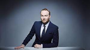 Satirical comedy, in which the host comments on the news of the previous week, sometimes accompanied by guests. Zondag With Lubach Diggit Magazine