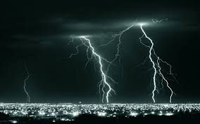 amazing lightning strike images