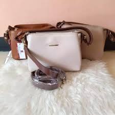 Tas tangan traina satchel ini terbuat dari bahan kulit dengan ukuran: Tas Selempang Elizabeth Membeli Jualan Online Tas Ransel Wanita Dengan Harga Murah Lazada Indonesia