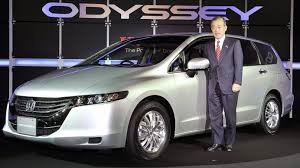 honda recalls 900 000 odyssey minivans