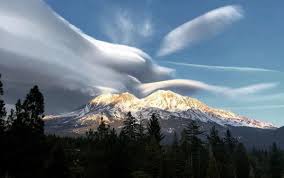 Breathtaking 'Spaceship' Clouds Surround Mount Shasta for the Show of a  Lifetime - Active NorCal