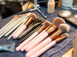 to clean makeup brushes and palettes