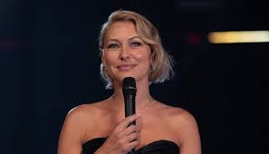 With a shop on london's jermyn street and a factory in gloucester, emma willis is every inch the authentic english shirtmaker. The Voice Final 2020 Presenter Emma Willis Given Walking Stick Metro News