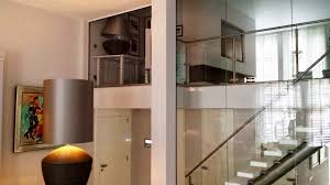 Moderne huizen worden steeds populairder. Glazen Wanden Sukkelglas
