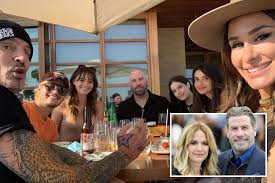 John travolta marked his first christmas without late wife kelly preston with a intimate celebration with his children. John Travolta And Daughter Ella Have Lunch With Rocker Tommy Lee A Month After The Tragic Death Of His Wife Kelly Preston Fr24 News English