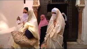 Our clothes were wet because we __ in the rain. Algerian Women Dress Eng Eve 29 03 13 Rep Youtube
