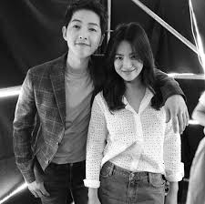 The internet was abuzz as descendants of the sun stars tied the knot yesterday. Song Joong Ki And Song Hye Kyo S Letters To Fans Regarding Their Marriage Her World Singapore