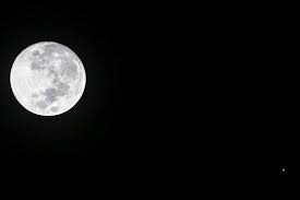 image of full moon à¤•à¥‡ à¤²à¤¿à¤ à¤‡à¤®à¥‡à¤œ à¤ªà¤°à¤¿à¤£à¤¾à¤®