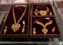 tanishq bridal gold necklace set