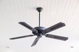 ceiling fan direction for summer and winter