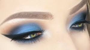 electric blue eyeshadow winged liner