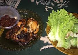Menikmati ayam bumbu bacem bersama keluarga. Resep Ayam Goreng Bacem Jogja Ala Mbok Sabar Dan Sambal Terasi Goreng Oleh Velia Rachma Cookpad