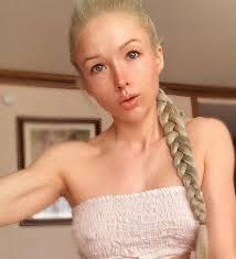 trending valeria lukyanova no makeup looks